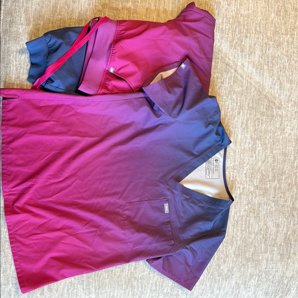 Figs ombré purple and pink scrub set